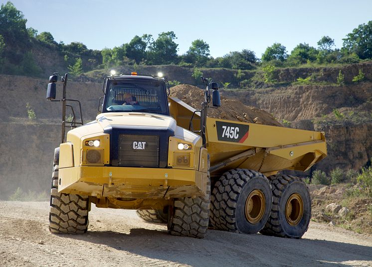 Cat 745C dumper i arbete