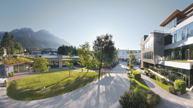 K17_SWAROVSKI_OPTIK_Innenhof_Panorama.jpg