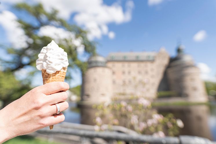Örebro slott og iskrem. Foto: Visit Örebro