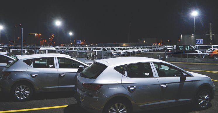 Halmstad Hamn miljösatsar med LED mastbelysning på biluppställningsyta