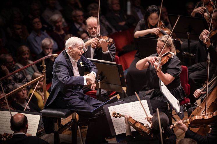 Herbert Blomstedt dirigerar Honegger och Brahms