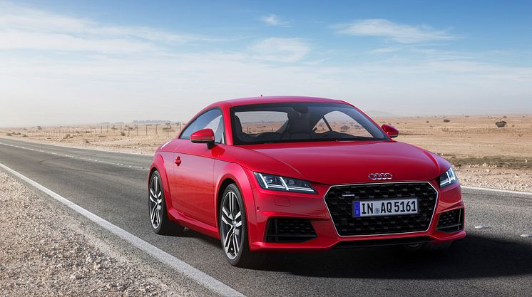 Audi TT Coupé (tangorød) statisk forfra