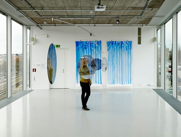 Jeppe Hein.Two-Way Mirror Mobile (Dubbelsidig spegelmobil), 2011. Breathing Watelcoulor (Andningsakvareller), 2012. 