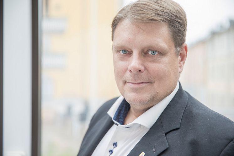 Johan Abrahamsson för tryck liggande