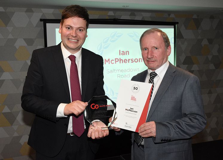 Martijn Gilbert (Managing Director)  presenting Ian McPherson with his award