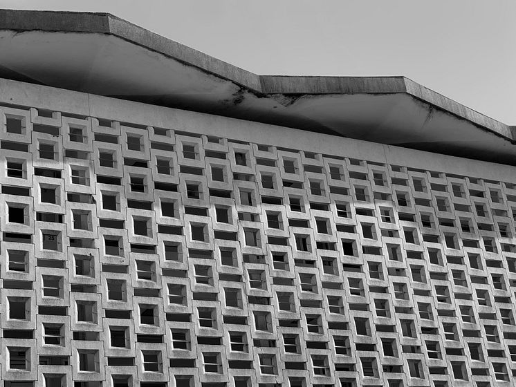 Thao Nguyen Phan, First Rain, Brise Soleil, 2021 – 2022. Courtesy of Thao Nguyen Phan and Galerie Zink. Film still © Thao Nguyen Phan.