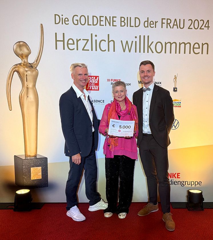GOLDENE BILD der FRAU Gala - Übergabe Scheck an Barbara Stäcker
