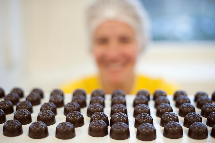 production line pralines