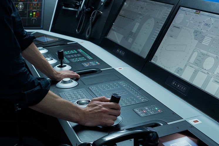 K-Sim DP Maneuvering simulators, as will be delivered to CERONAV, comprise a dual redundant  K-Pos DP operator station, a DP controller and an independent joystick system