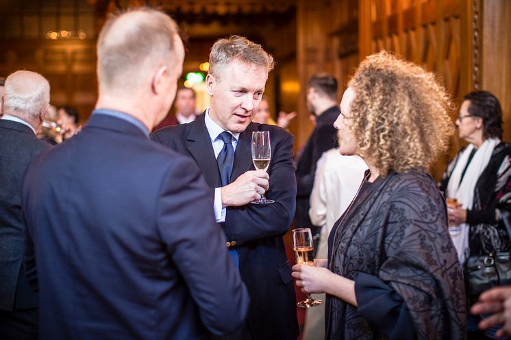 Hans Forsberg, David Cairns och Maria Sidén samtalar.