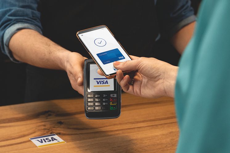Mobiles Bezahlen mit Visa Debit_Smartphone