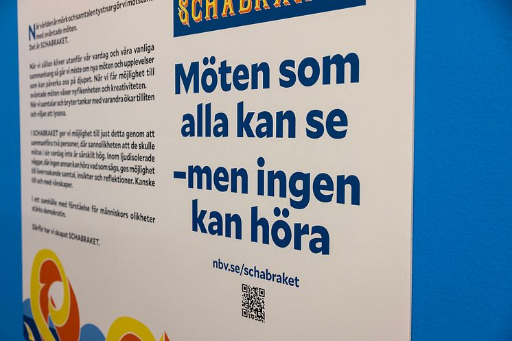 SCHABRAKET, Möten som alla kan se - men ingen kan höra