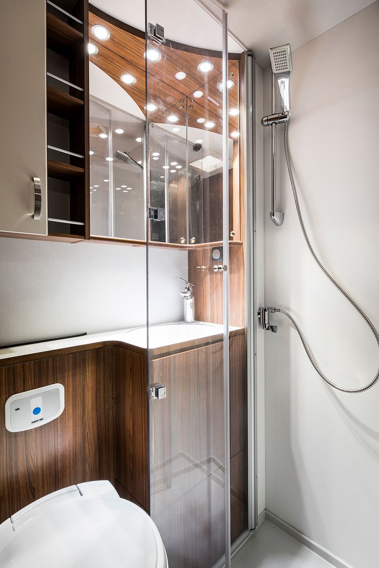 Badrum med integrerad dusch