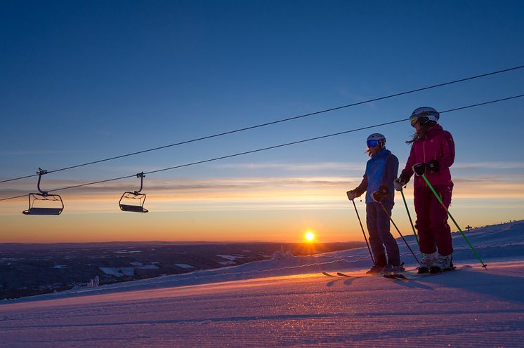 Early morning skiing 