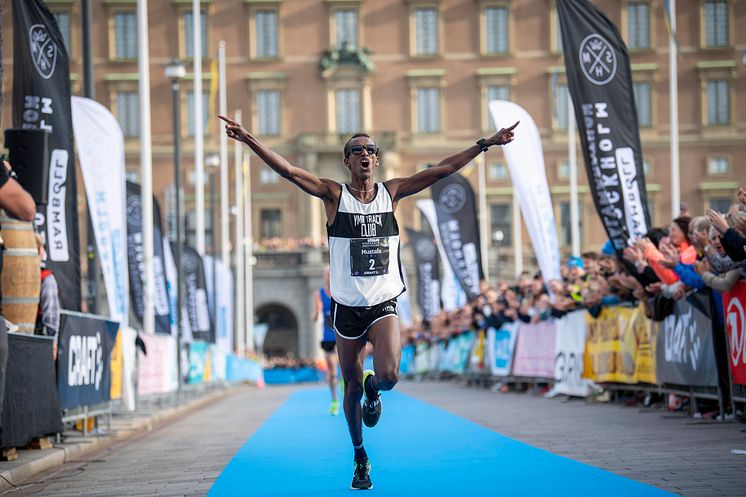 Mustafa Mohamed vinner Ramboll Stockholm Halvmarathon