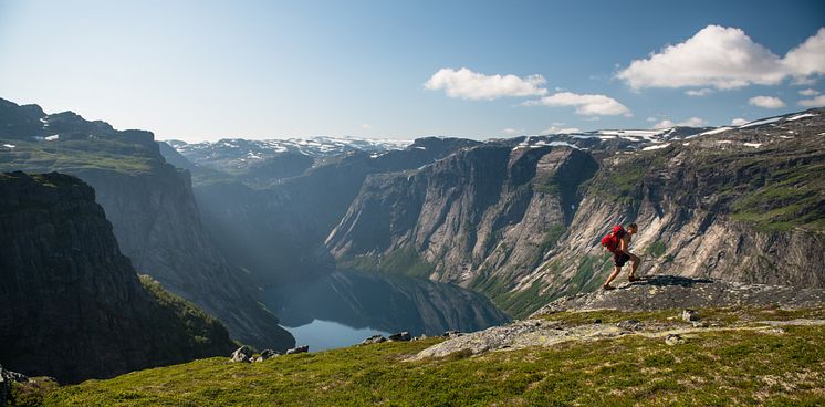 Odda - Hiking Sverre Hjørnevik / www.fjordnorway.com