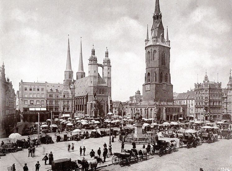 Geschäftiges Treiben auf dem Markt, Halle 1891 - Foto: Junghanss und Koritzer