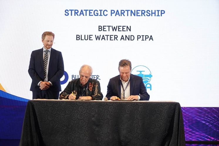 Bengt Rittri and Didier Perz sign partnership agreement in Jakarta