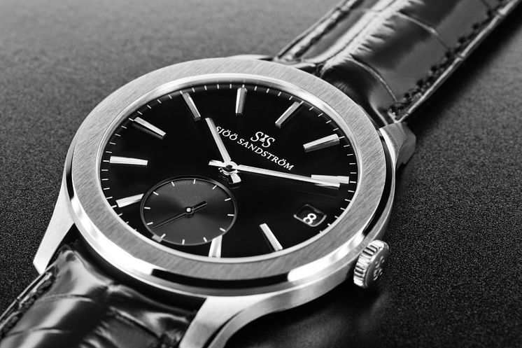 Royal Capital Black dial