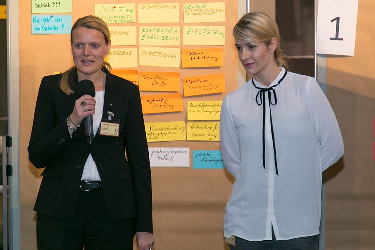 Susanne Leuthner und Janina Klabes moderierten den 1. Tag des DOT 2015