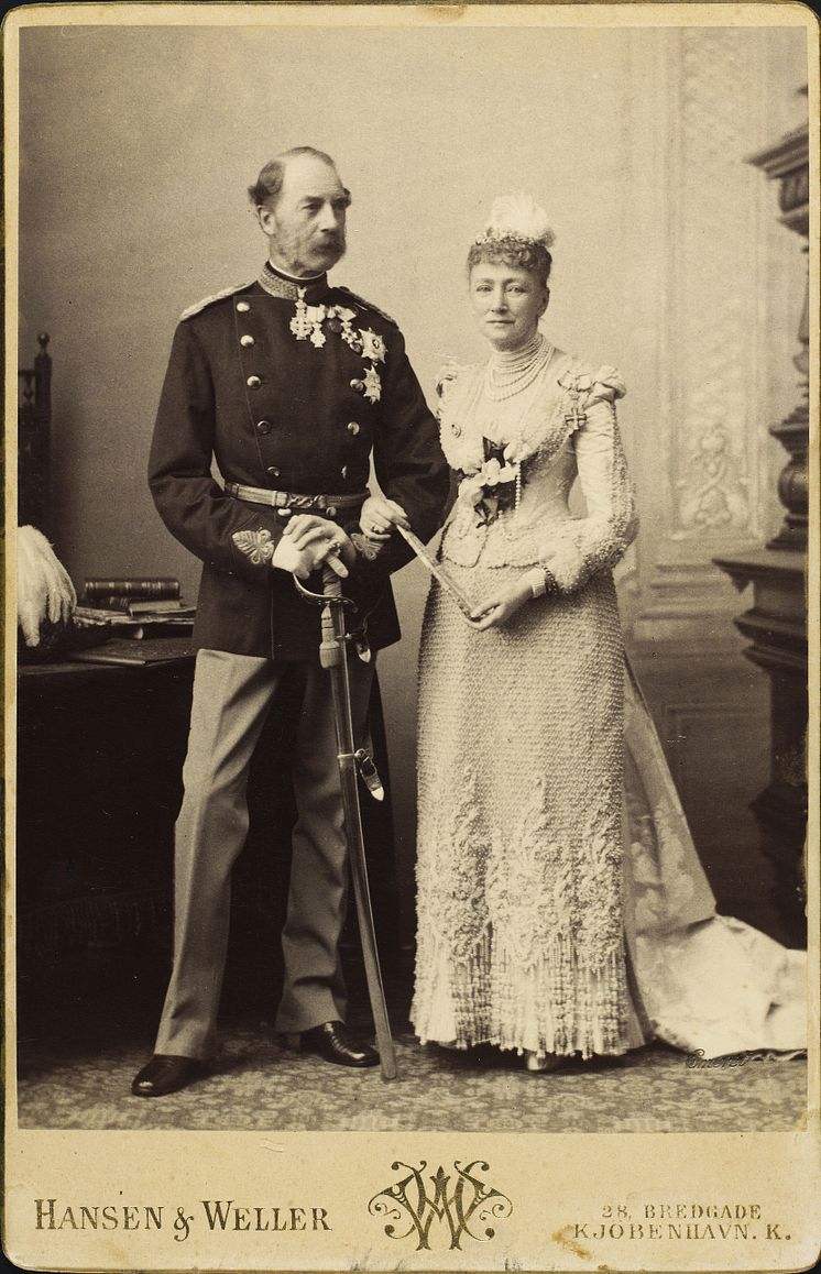 Kong_Christian_IX_og_Dronning_Louise_ved_deres_guldbryllup_16_maj_1892