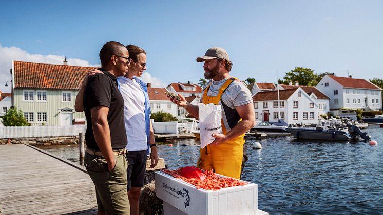 Shrimp_buying_in_Brekkestø-Photo - Magnus Furset.jpg