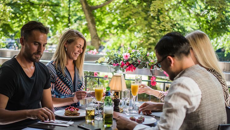 Brunch balcony b.jpg