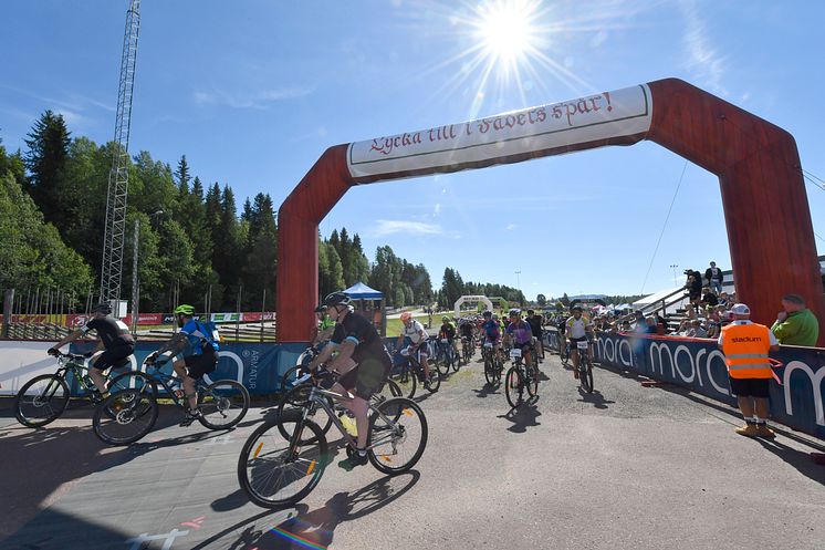 Solig start av Cykelvasan Öppet Spår 2017