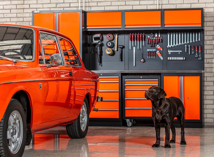 Garageinredning, orange/svart