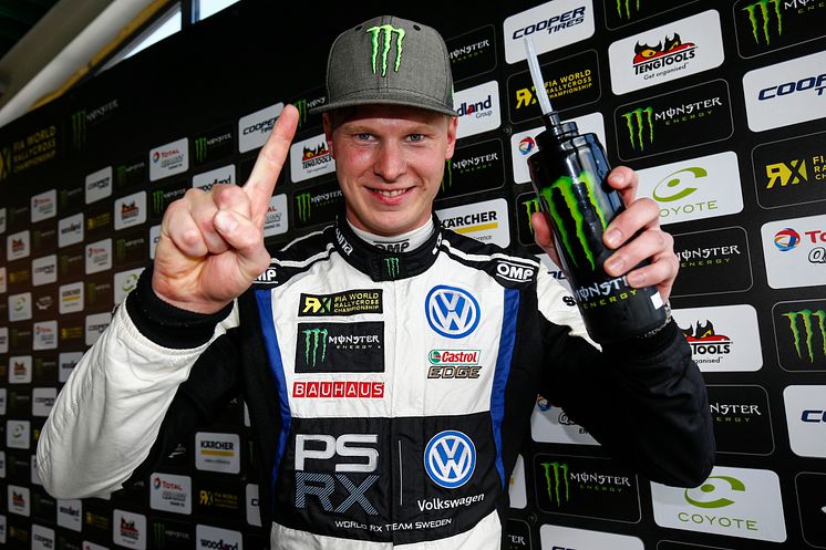 Johan Kristoffersson tog årets första seger för PSRX Volkswagen Sweden när den fjärde deltävlingen avgjordes i Belgien. 