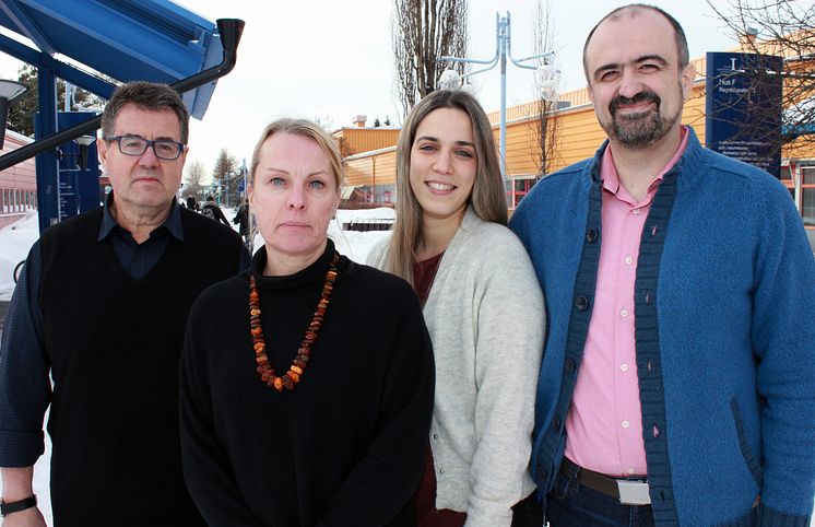 Paul Christakopoulos, professor i biokemisk processteknik, Ulrika Rova, professor i biokemisk processteknik, Anthi Karnaour och Christos Nitsosi, forskare i biokemisk processteknik,  vid Luleå tekniska universitet.