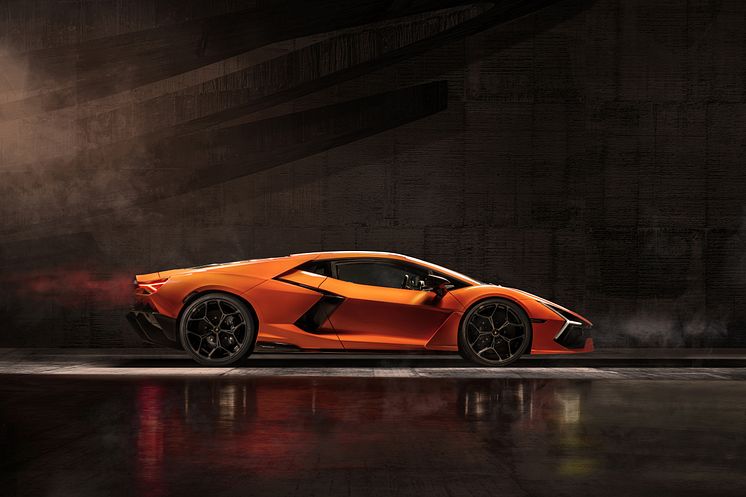 Lamborghini Revuelto