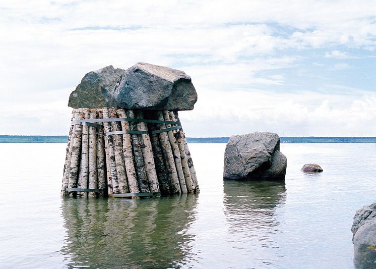 Laurent Reynes, Herkulennerna, Luleåbiennalen 2003. Foto av Dan Lestander.