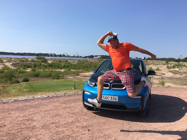 Tuomas Renlund teki hole in onen ja voitti BMW i3:n