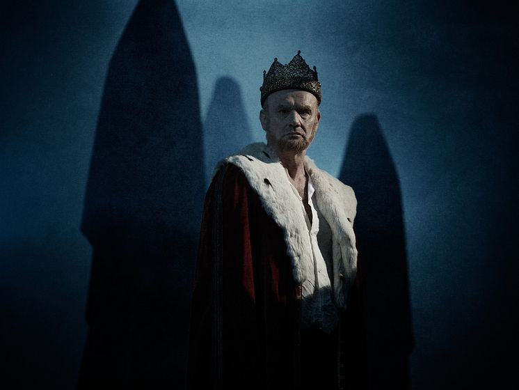 Fredrik Gunnarson i krona och mantel