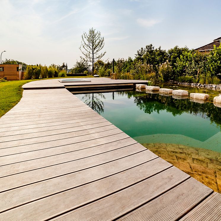 Villa Fulda mit Kebony Deck und Naturpool