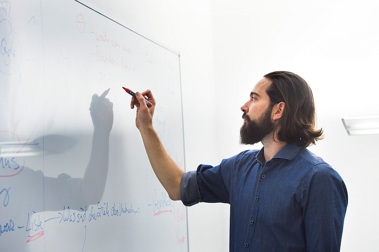 Christian Weber bei der Kreativarbeit