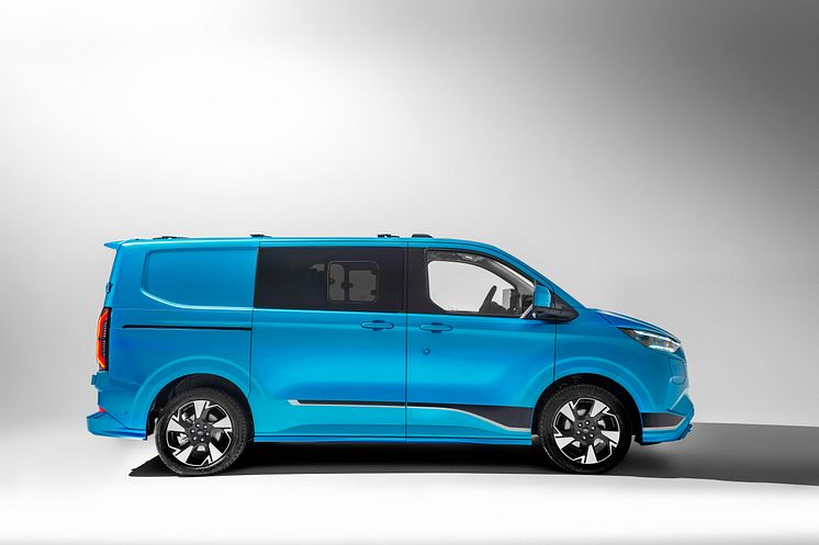 Ford E-Transit Custom Sport Digital AquaBlue (10)