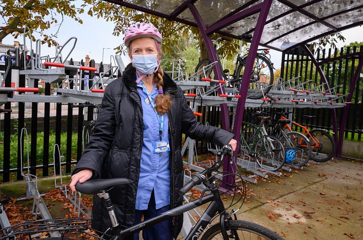 Nurse Jane O'Connor with her refurbished bike at St Albans City station