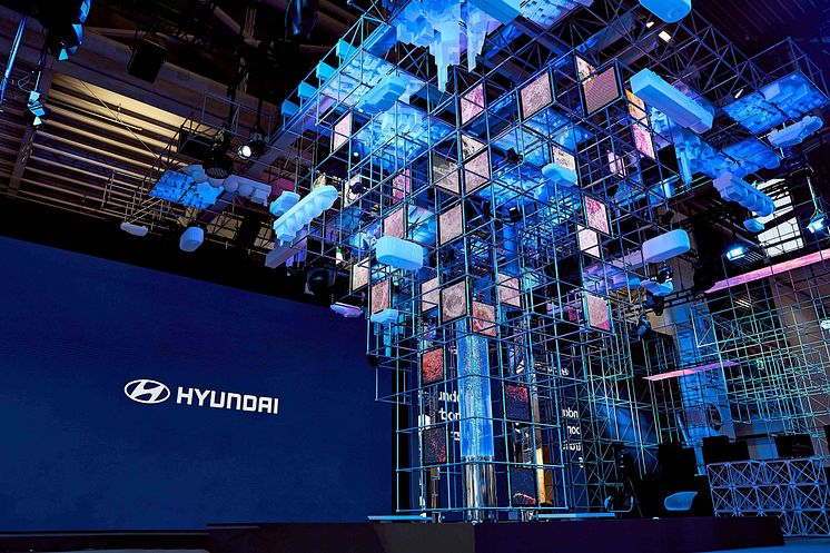 (Photo_4) Hyundai Motor's booth at IAA Mobility 2021_artistic displays on hydrogen value chain