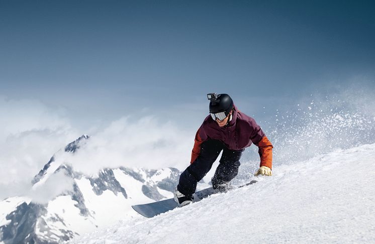Osmo Action 5 Pro_Outdoor KV_Skiing.jpg