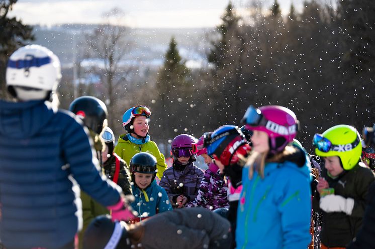 Alla barn har rätt, grupp med barn och ledare