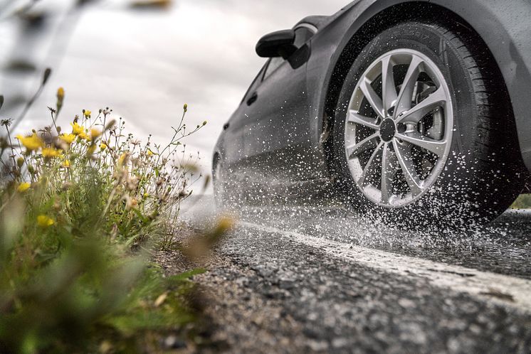 Nokian_Tyres_aquaplaning_A.jpg