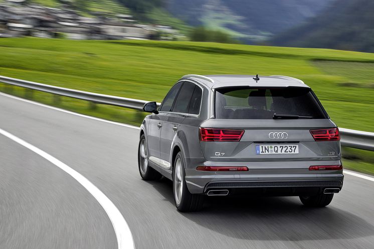 Audi Q7 rear