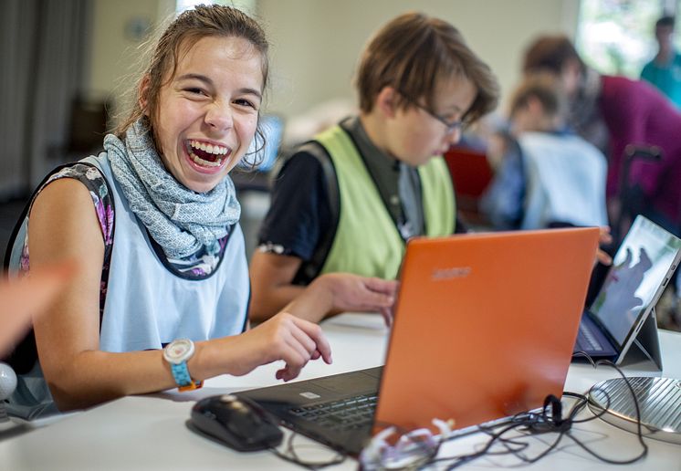 "Code your Live" - Lehrmaterial zur Förderung von inklusivem Programmieren im Schul- und Fernunterricht 