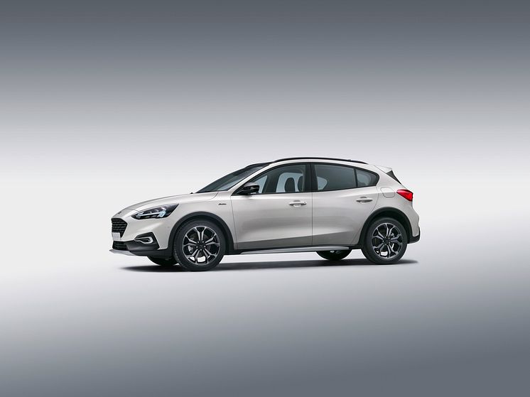 FORD_2018_FOCUS_ACTIVE_STUDIO_03