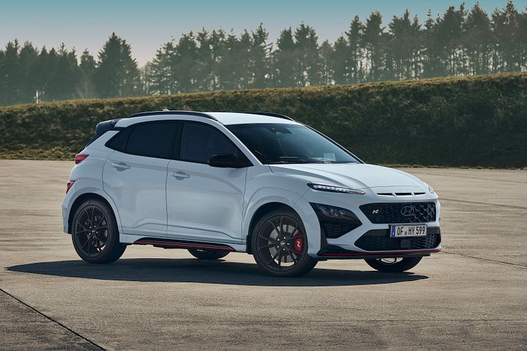 hyundai-kona-n-test-drive-sonic-blue-driving-19