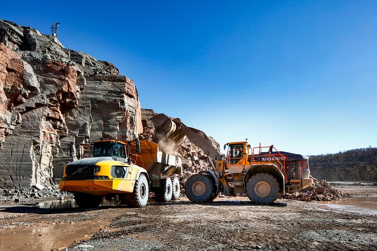 Volvo A60H dumper och L350H hjullastare hos Cementa