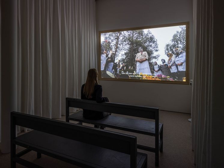 Markus Öhrn & Azdora, installationsvy Requiem för Eva-Britt, Bonniers Konsthall 2024