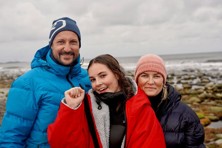 The Royal Family with Crown Prince Haakon, Princess Ingrid Alexandra and Crown Princess Matte-Marit. Photo - Det Kongelige Hoff.jpg